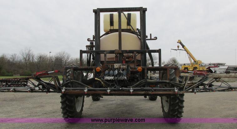 image for item I8882 2000 Apache A780 self-propelled sprayer