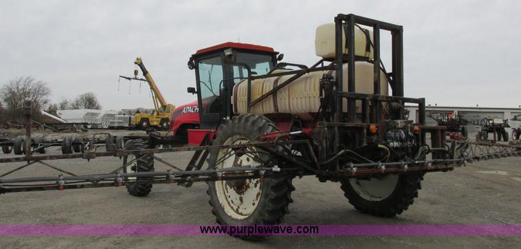 image for item I8882 2000 Apache A780 self-propelled sprayer
