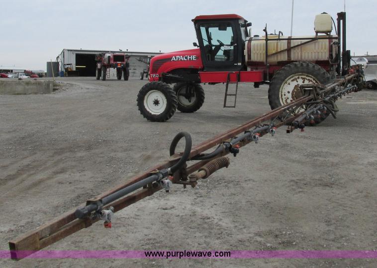 image for item I8882 2000 Apache A780 self-propelled sprayer