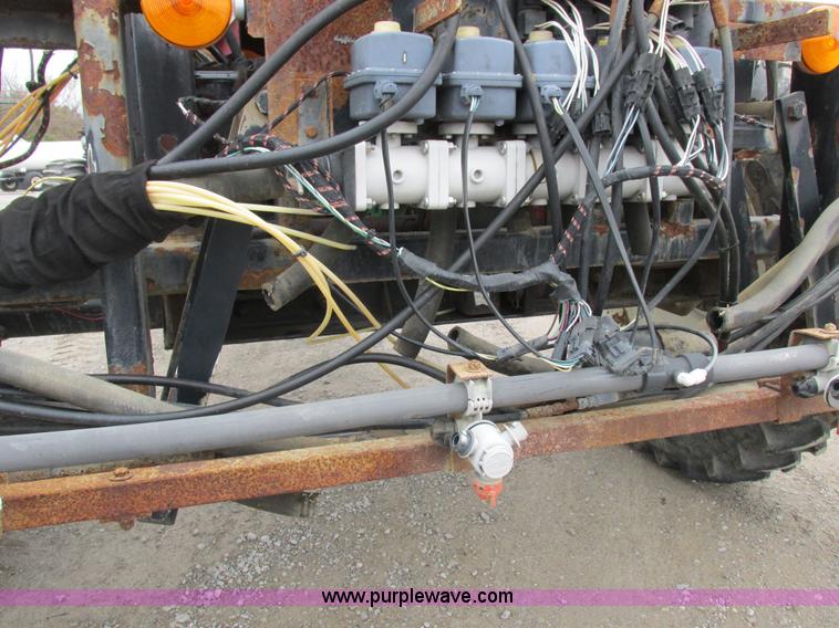 image for item I8882 2000 Apache A780 self-propelled sprayer