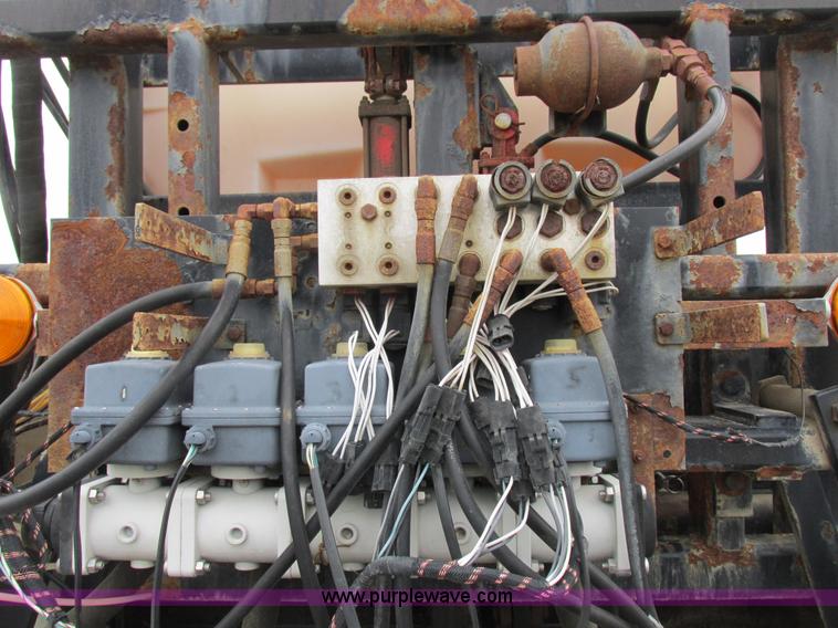 image for item I8882 2000 Apache A780 self-propelled sprayer