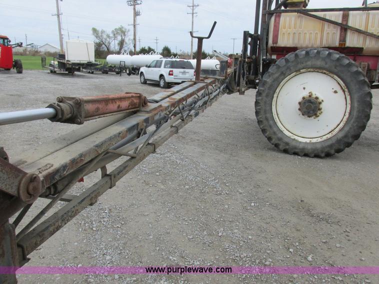 image for item I8882 2000 Apache A780 self-propelled sprayer