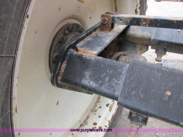 image for item I8882 2000 Apache A780 self-propelled sprayer