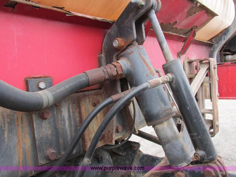 image for item I8882 2000 Apache A780 self-propelled sprayer