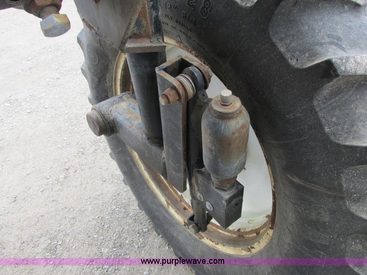 image for item I8882 2000 Apache A780 self-propelled sprayer