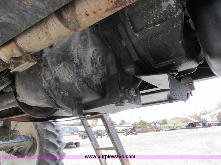 image for item I8882 2000 Apache A780 self-propelled sprayer