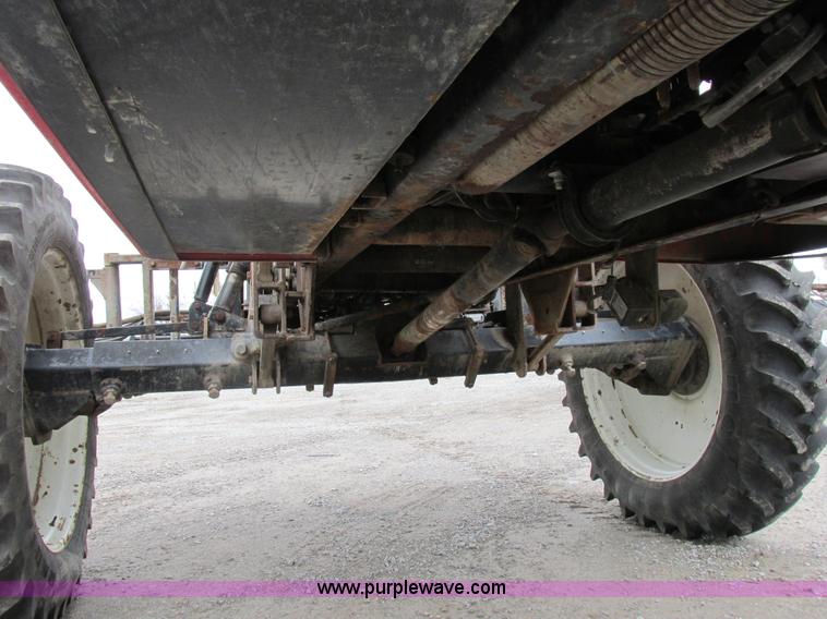 image for item I8882 2000 Apache A780 self-propelled sprayer