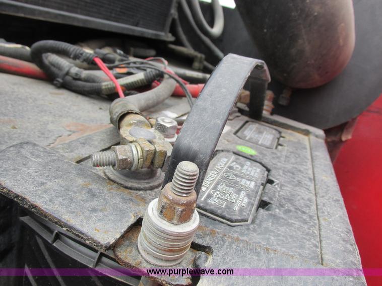 image for item I8882 2000 Apache A780 self-propelled sprayer