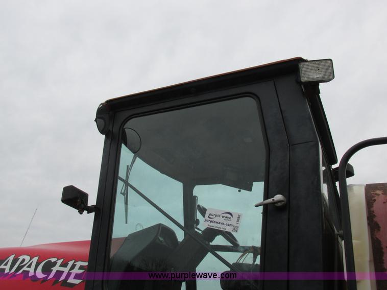 image for item I8882 2000 Apache A780 self-propelled sprayer