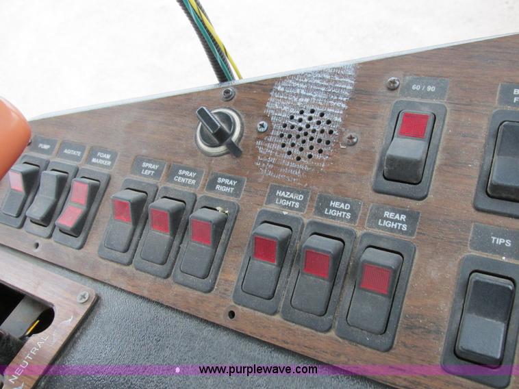 image for item I8882 2000 Apache A780 self-propelled sprayer