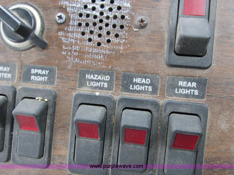 image for item I8882 2000 Apache A780 self-propelled sprayer