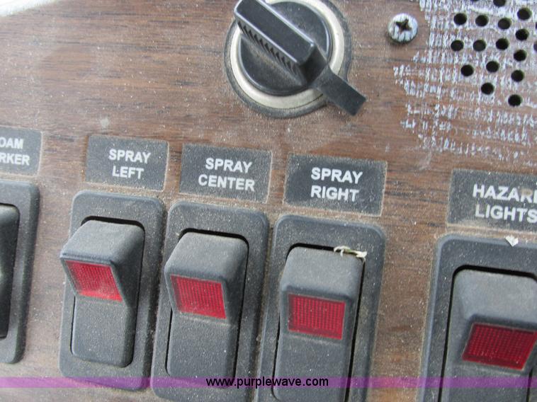 image for item I8882 2000 Apache A780 self-propelled sprayer