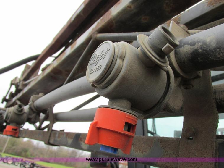 image for item I8882 2000 Apache A780 self-propelled sprayer