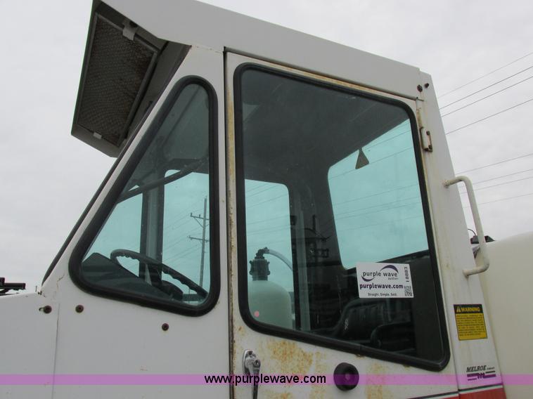 image for item I8883 1998 SpraCoupe 220 self-propelled sprayer