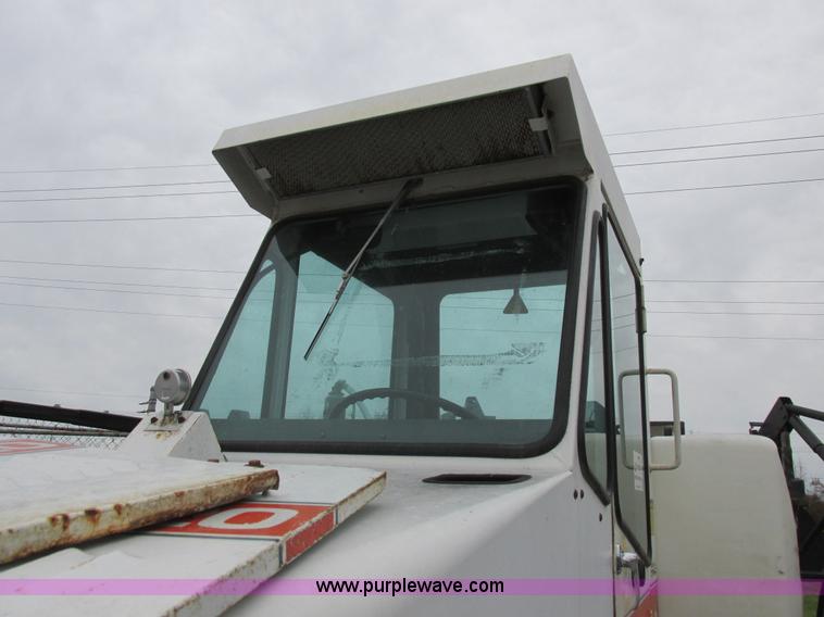 image for item I8883 1998 SpraCoupe 220 self-propelled sprayer