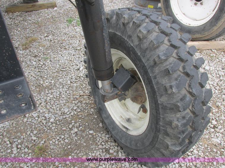 image for item I8883 1998 SpraCoupe 220 self-propelled sprayer