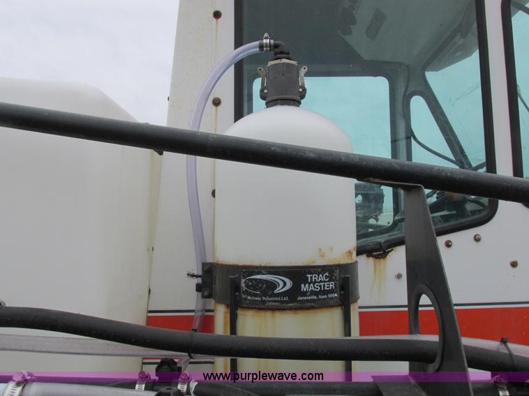 image for item I8883 1998 SpraCoupe 220 self-propelled sprayer