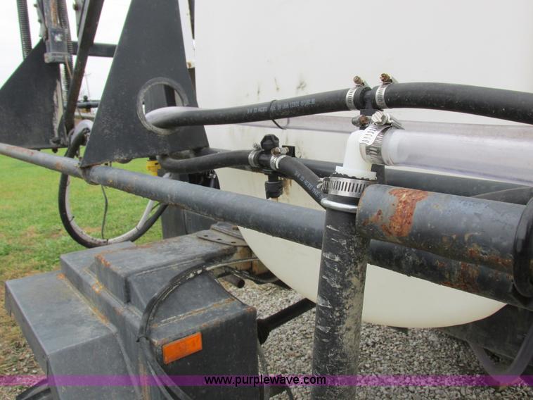 image for item I8883 1998 SpraCoupe 220 self-propelled sprayer