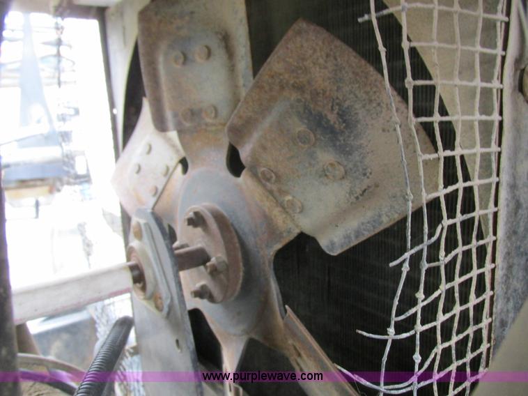 image for item I8883 1998 SpraCoupe 220 self-propelled sprayer