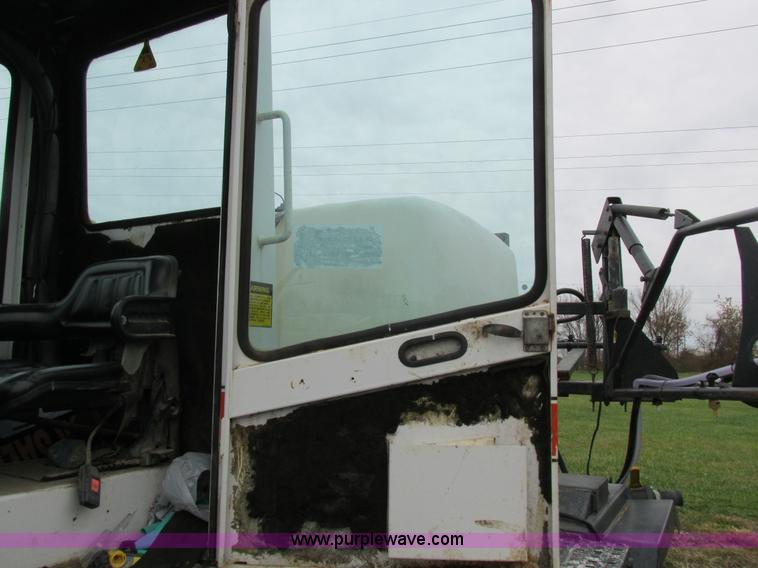 image for item I8883 1998 SpraCoupe 220 self-propelled sprayer