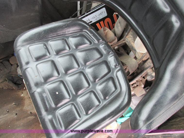 image for item I8883 1998 SpraCoupe 220 self-propelled sprayer