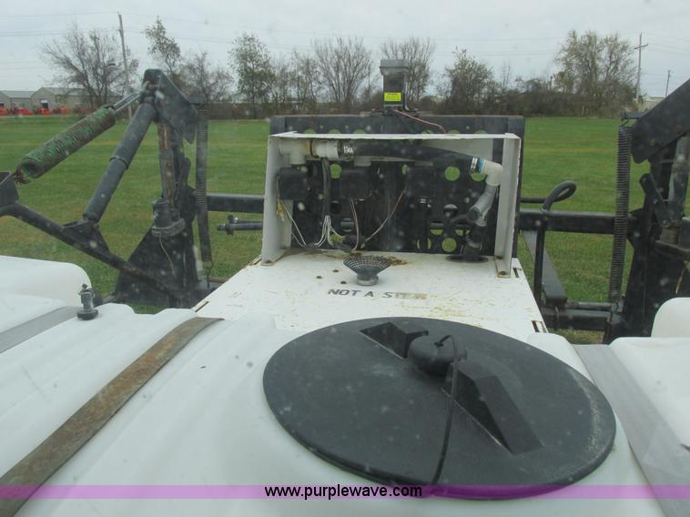 image for item I8883 1998 SpraCoupe 220 self-propelled sprayer