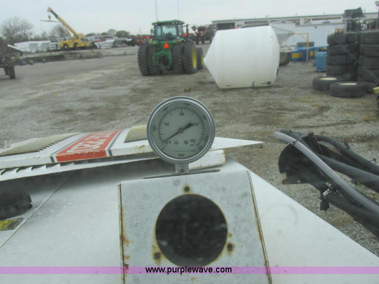 image for item I8883 1998 SpraCoupe 220 self-propelled sprayer