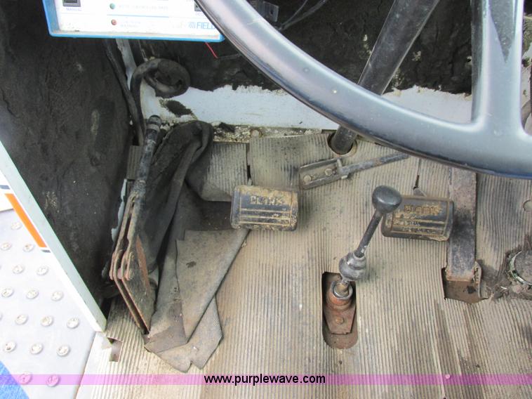 image for item I8883 1998 SpraCoupe 220 self-propelled sprayer