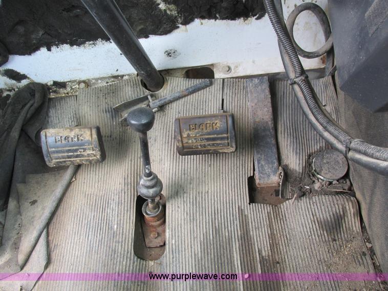 image for item I8883 1998 SpraCoupe 220 self-propelled sprayer