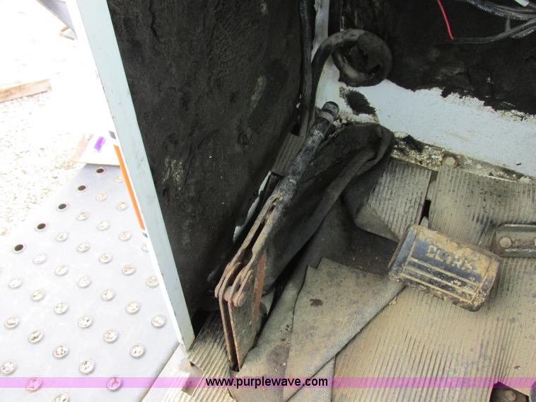 image for item I8883 1998 SpraCoupe 220 self-propelled sprayer