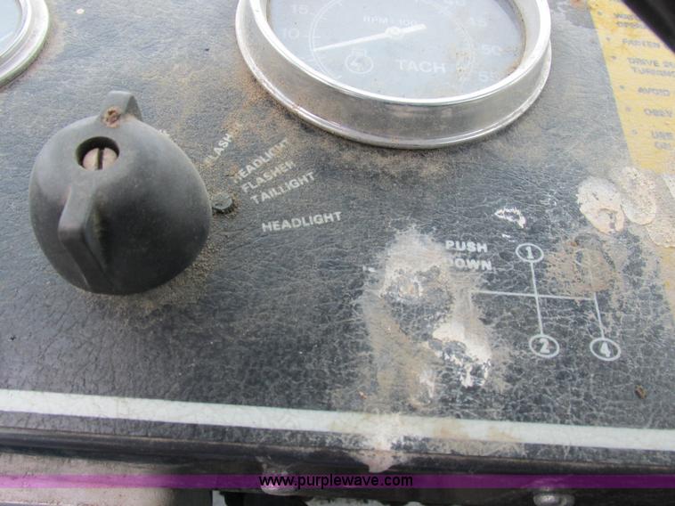 image for item I8883 1998 SpraCoupe 220 self-propelled sprayer