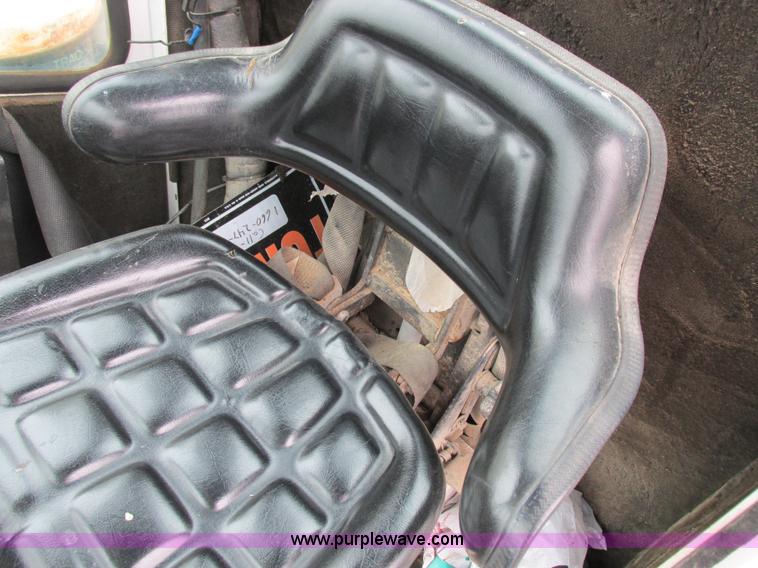 image for item I8883 1998 SpraCoupe 220 self-propelled sprayer