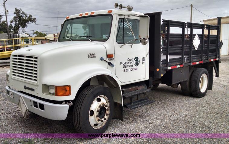 image for item AW9135 2000 International 4700 flatbed truck