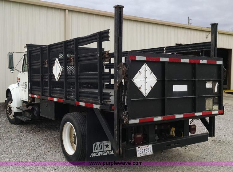 image for item AW9135 2000 International 4700 flatbed truck