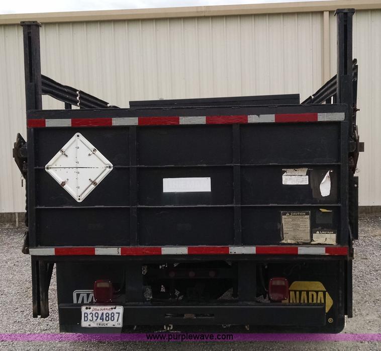 image for item AW9135 2000 International 4700 flatbed truck