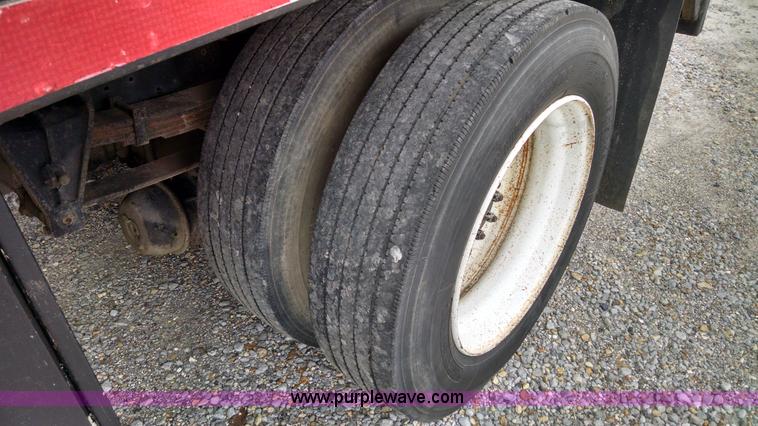 image for item AW9135 2000 International 4700 flatbed truck