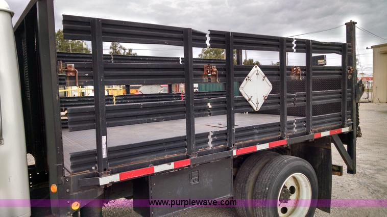 image for item AW9135 2000 International 4700 flatbed truck