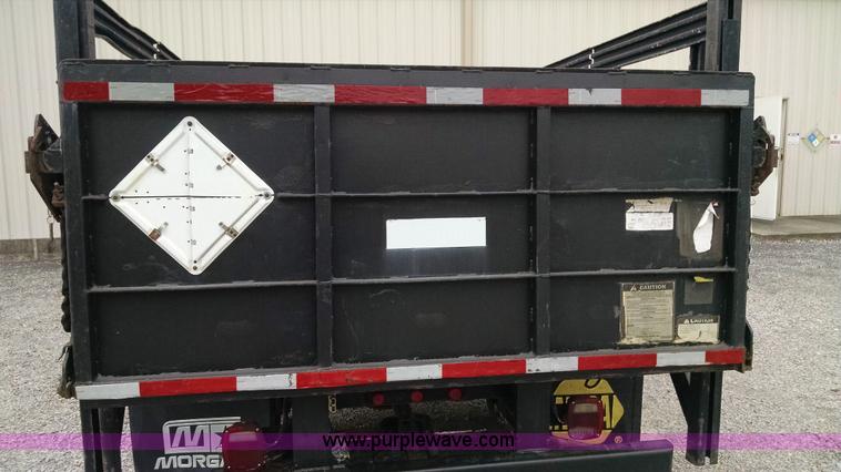 image for item AW9135 2000 International 4700 flatbed truck