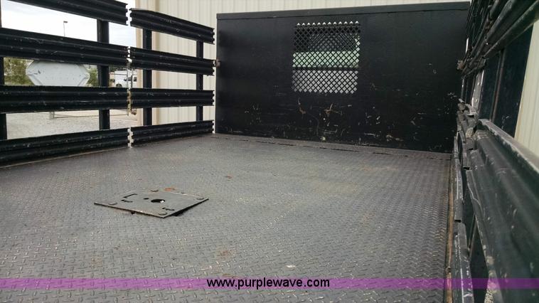 image for item AW9135 2000 International 4700 flatbed truck