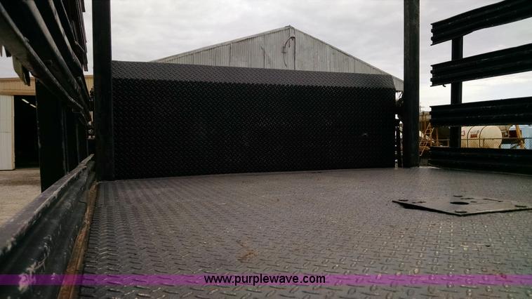 image for item AW9135 2000 International 4700 flatbed truck