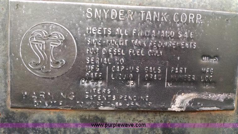 image for item AW9135 2000 International 4700 flatbed truck