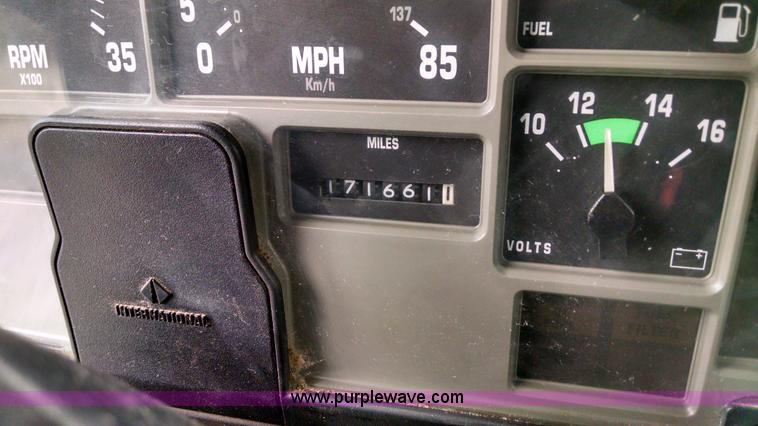 image for item AW9135 2000 International 4700 flatbed truck