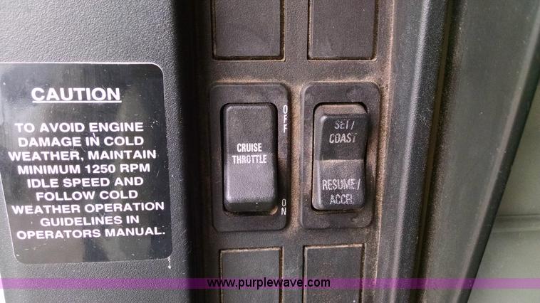 image for item AW9135 2000 International 4700 flatbed truck