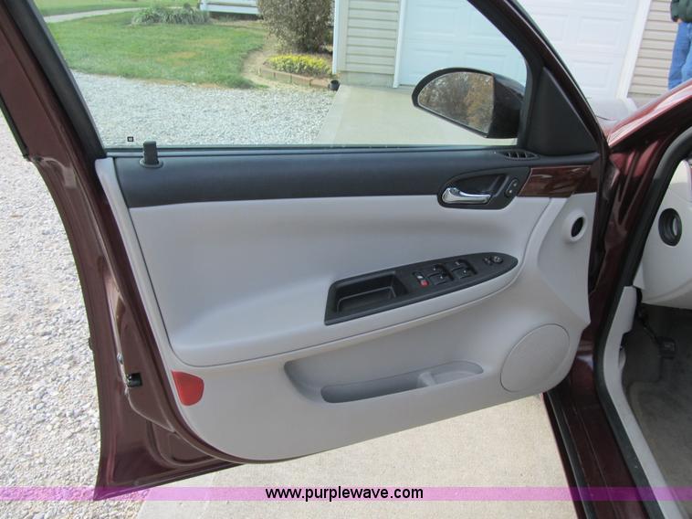 image for item F8884 2007 Chevrolet Impala LS