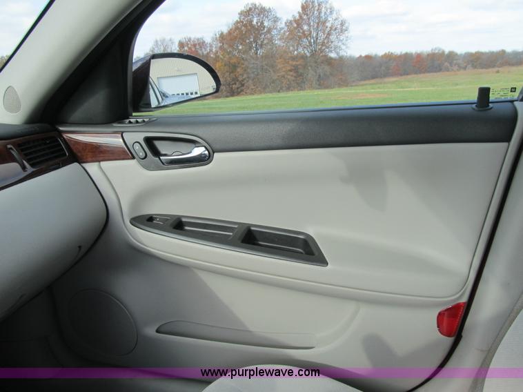 image for item F8884 2007 Chevrolet Impala LS