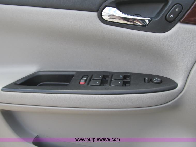 image for item F8884 2007 Chevrolet Impala LS