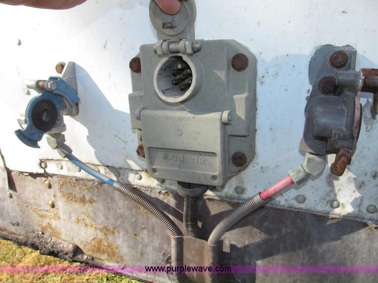 image for item G9905 1996 Fruehauf FBHLP-9-1.5-NT2-53W dry van trailer