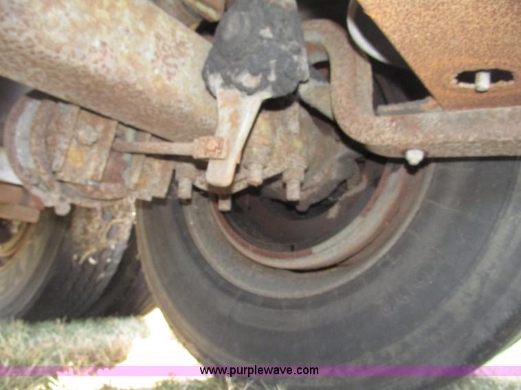 image for item G9905 1996 Fruehauf FBHLP-9-1.5-NT2-53W dry van trailer