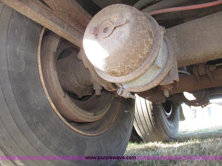 image for item G9905 1996 Fruehauf FBHLP-9-1.5-NT2-53W dry van trailer