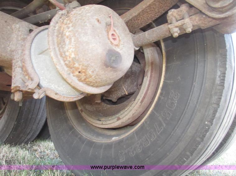 image for item G9905 1996 Fruehauf FBHLP-9-1.5-NT2-53W dry van trailer